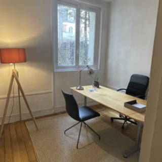Bureau privé 9 m² 2 postes Location bureau Rue d'Orléans Neuilly-sur-Seine 92200 - photo 1